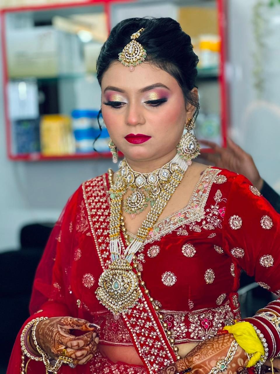 Bridal makeup, hair and jewellery done at Glamin Unisex Salon